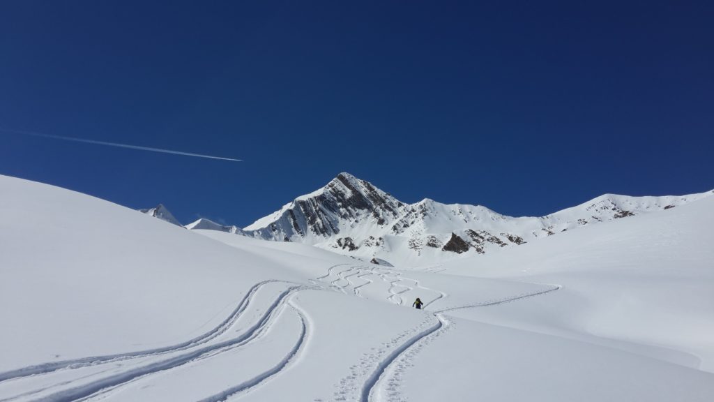 The mountain has the shape of a triangle, it is perfectly visible from the resort of Gudauri, the locals call the mountain “Mother”. Skitour to the circus under the peak...
